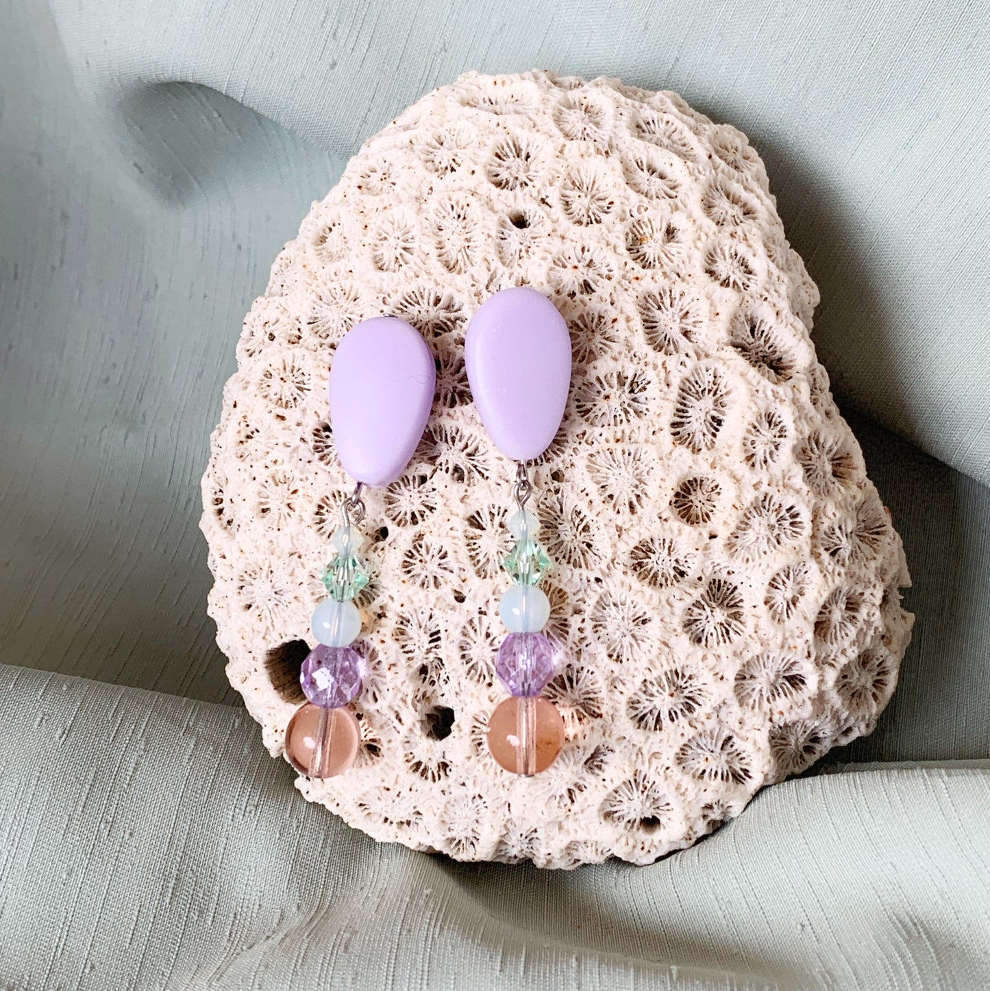 Lilac bead drops