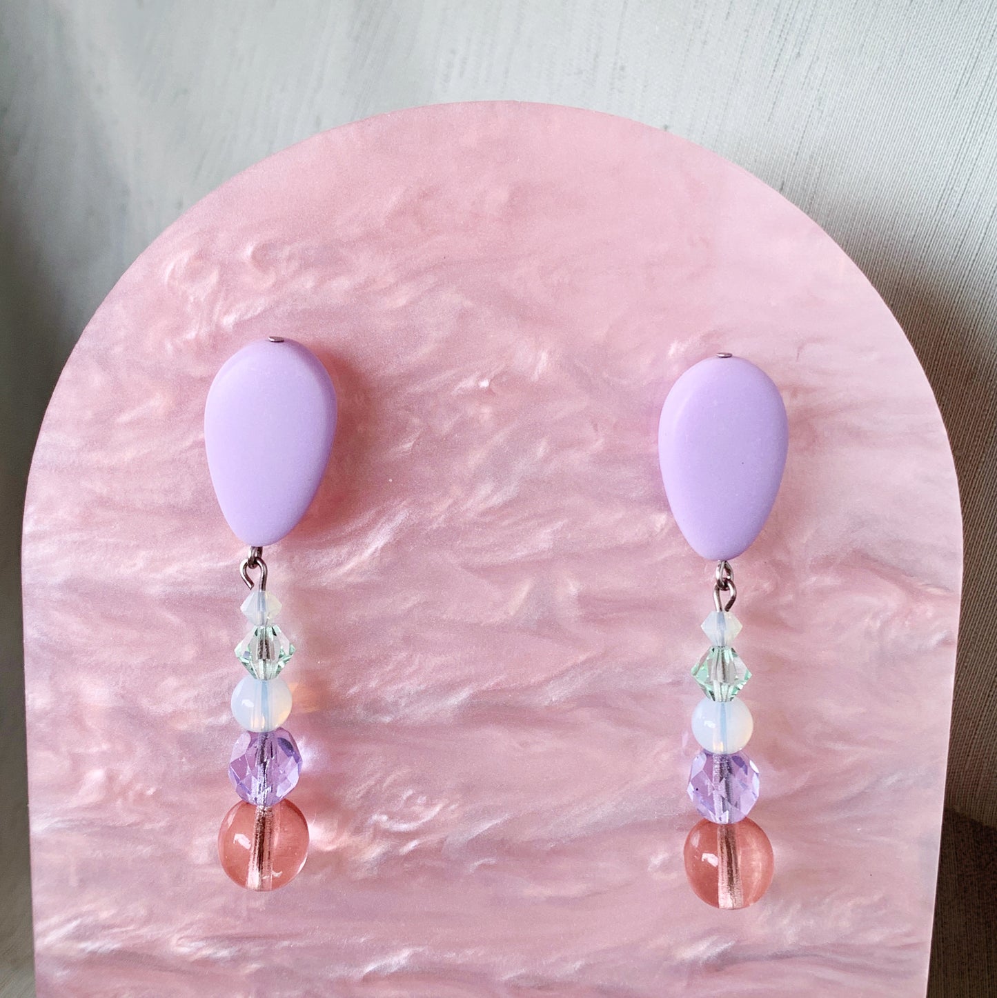 Lilac bead drops