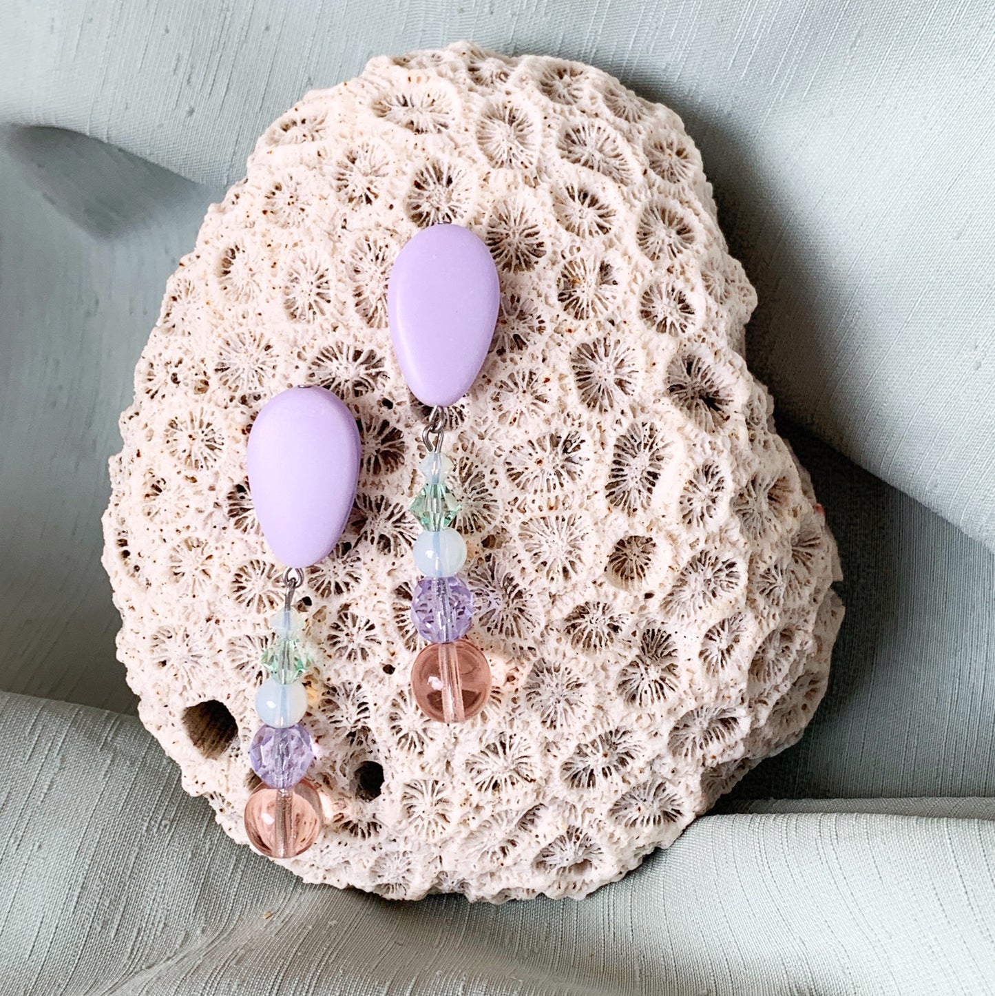 Lilac bead drops