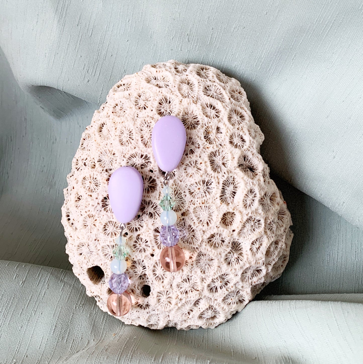 Lilac bead drops