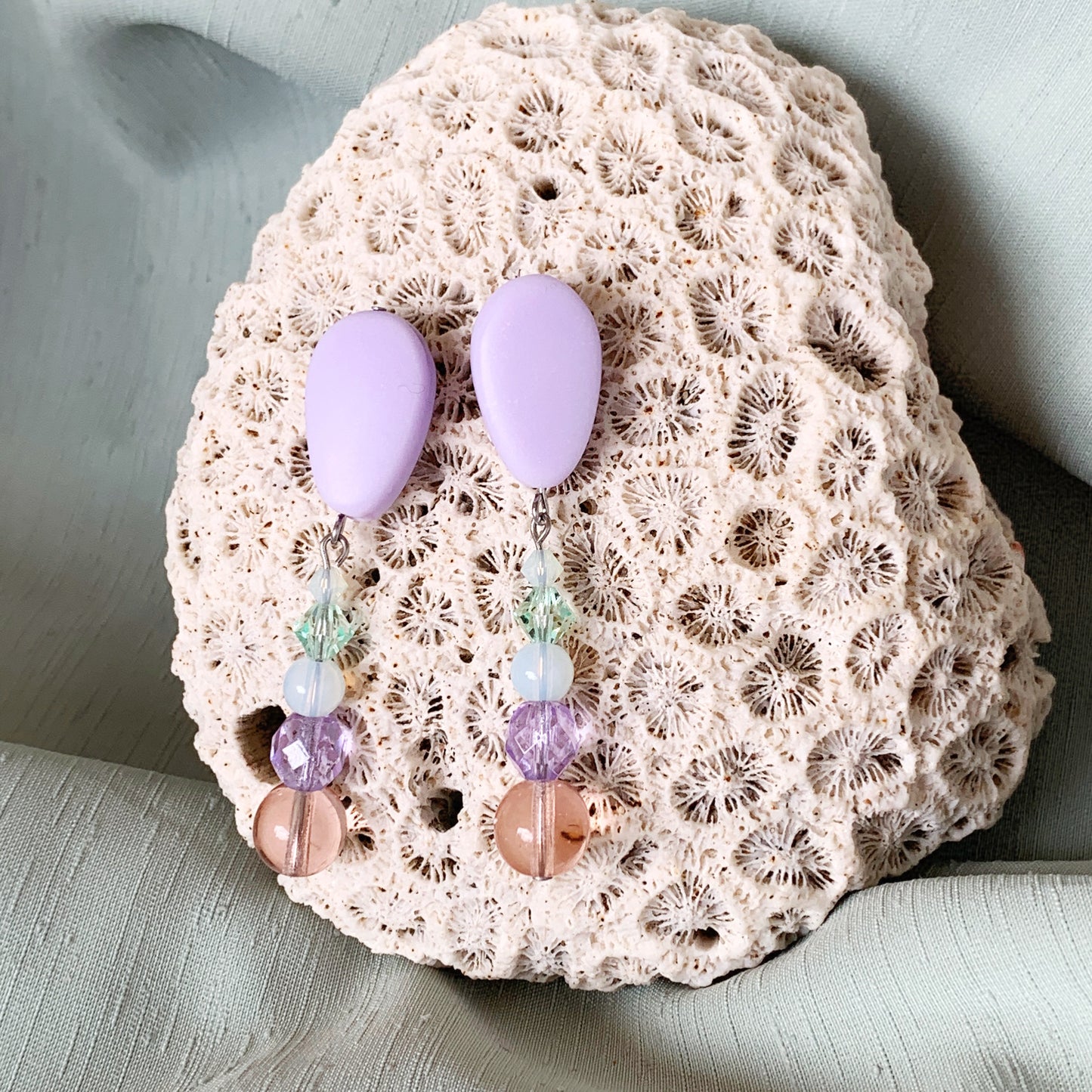 Lilac bead drops
