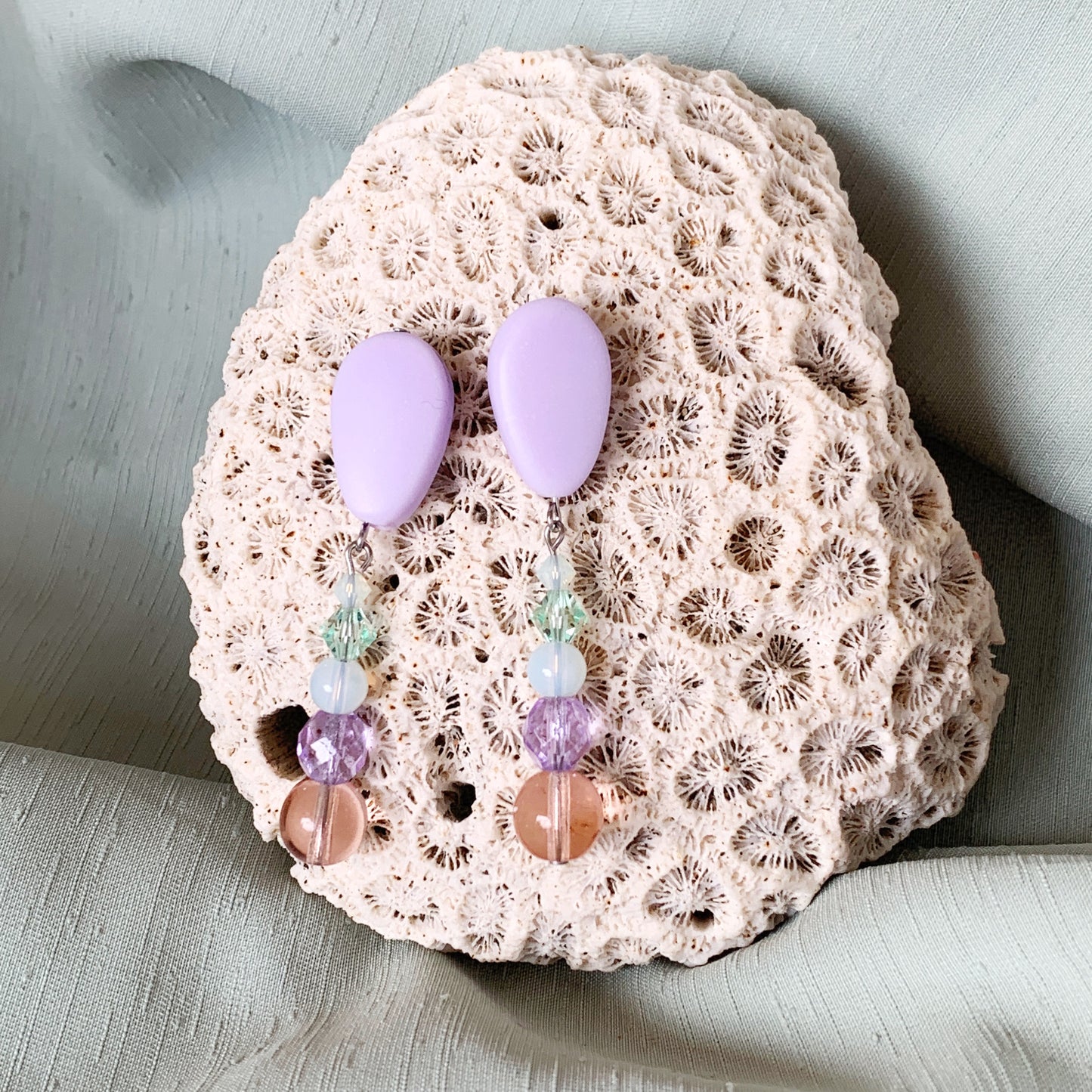Lilac bead drops